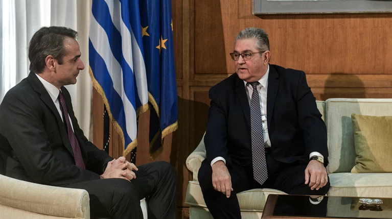 Τρολάρισμα Μητσοτάκη σε Κουτσούμπα: Εσύ με μπλε, εγώ με κόκκινη γραβάτα