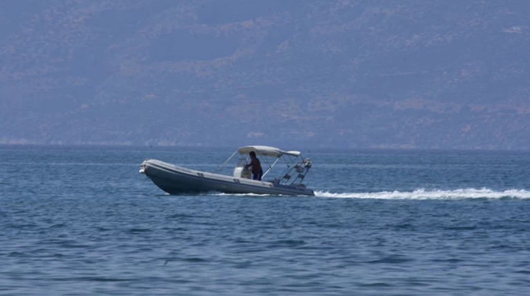 Συναγερμός στις Σπέτσες: Βυθίστηκε ταχύπλοο σκάφος