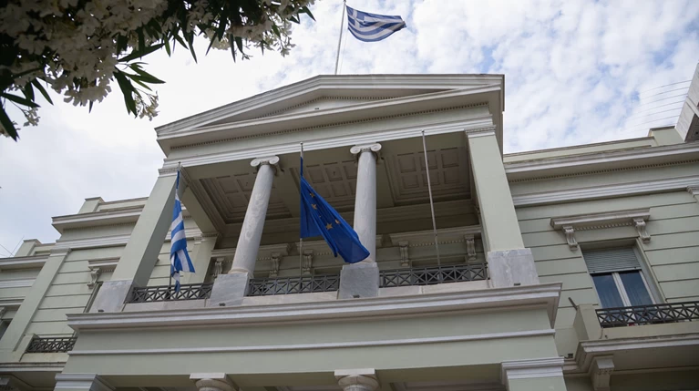 Σκληρή απάντηση ΥΠΕΞ προς Τσαβούσογλου για τα ελληνικά νησιά