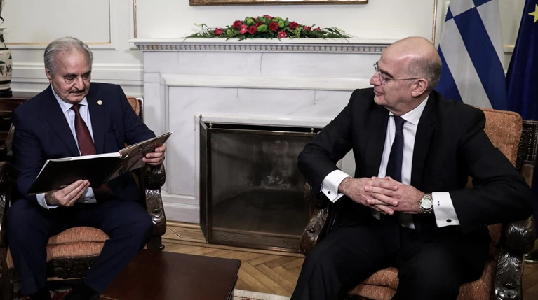 "Ετοιμοι να βοηθήσουμε και με δυνάμεις" - Τι εννοούσε ο Δένδιας