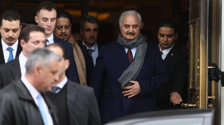 Αναχώρησε από την Αθήνα για το Βερολίνο ο Χαλίφα Χαφτάρ