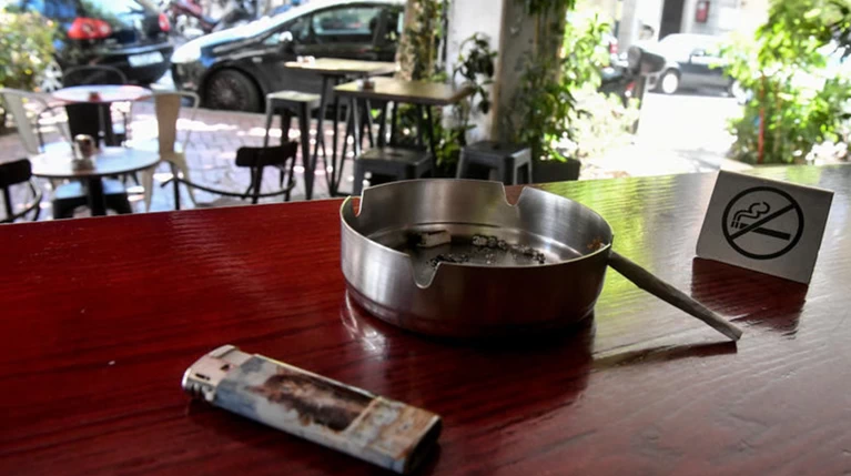 Αντικαπνιστικός νόμος: Στο ΣτΕ καταστηματάρχες- Ζητούν ακύρωση