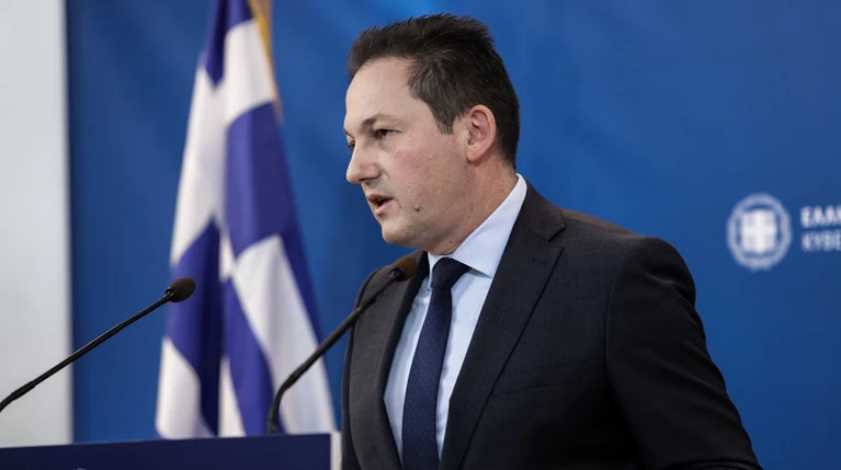 Στέλιος Πέτσας:Καταδίκη της φασιστικής επίθεσης σε δημοσιογράφο