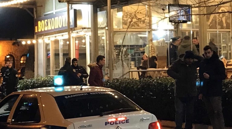 Πανικός από πυροβολισμούς στη Βάρη -Δύο νεκροί, μία τραυματίας