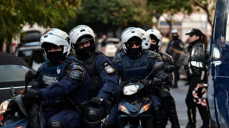 «Συναγερμός» στην ΕΛ.ΑΣ για επιθέσεις σε αστυνομικά τμήματα