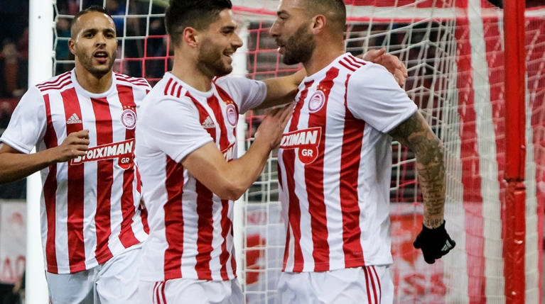 Super League: Ο Ολυμπιακός ένα βαθμό πάνω από τον ΠΑΟΚ