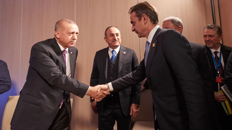 Η Αθήνα απαντά στον Ερντογάν- «Προφανώς ενοχλήθηκε με Χαφτάρ»