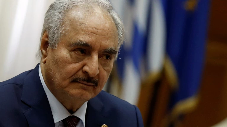 Ανάλυση Bloomberg: Ο "σκληρός" Χαφτάρ κόβει το πετρέλαιο- Δύσκολος παίκτης