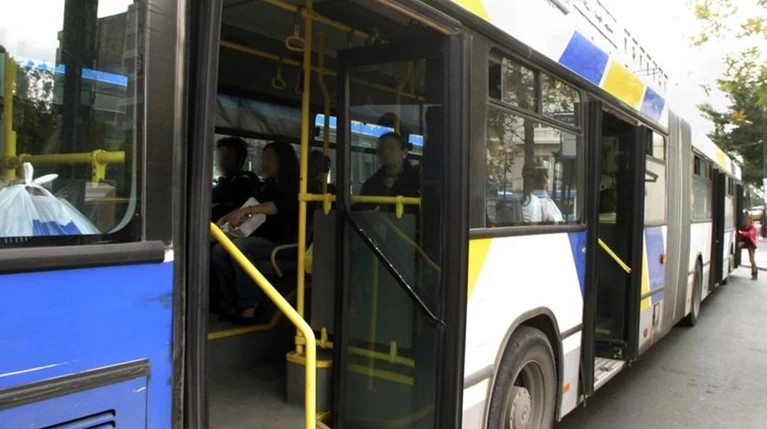 Εξετάζονται πληρωμές με κάρτα και στα μέσα μεταφοράς