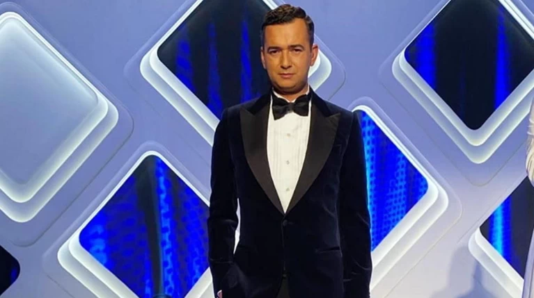 Άγγελος Μπράτης: Επειδή είμαι γκέι τα media δεν ενδιαφέρονται για μένα