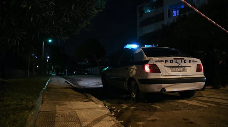 Φωτοβολίδες και πέτρες.στην Ηλιούπολη - Τραυματίστηκε αστυνομικός