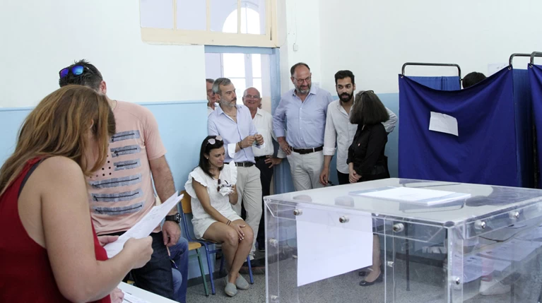 Δημοσκόπηση: Η ΝΔ είναι μπροστά με 17%, «όχι» στις πρόωρες εκλογές