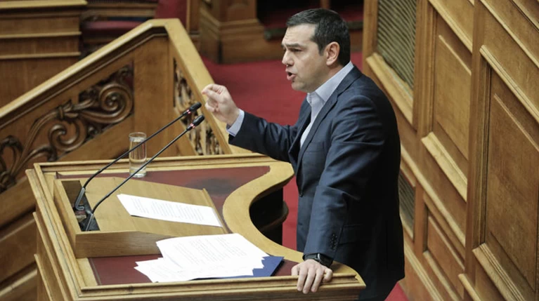 Τσίπρας σε Μητσοτάκη για ποδόσφαιρο: Είστε προσωπικά υπεύθυνος για το χάος