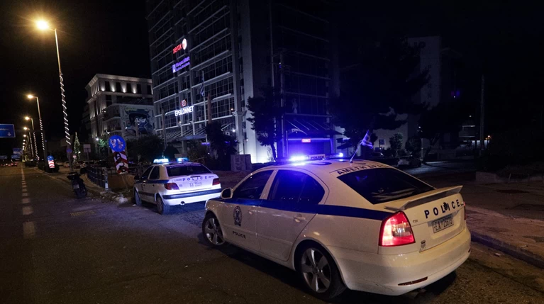 Εισέβαλαν με αυτοκίνητο σε κατάστημα στον Ασπρόπυργο