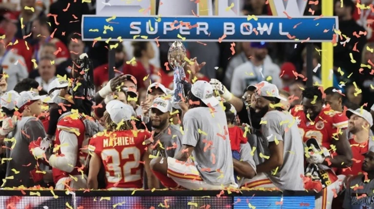 Οι Κάνσας Σίτι Τσιφς πήραν το Super Bowl ξανά μετά από 50 χρόνια