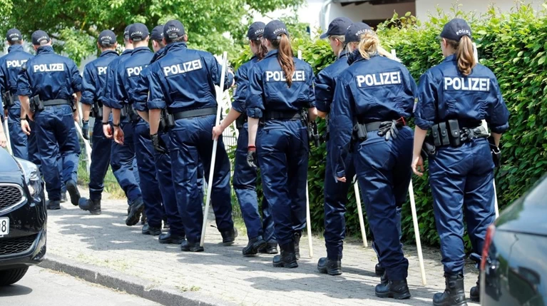 Ζητούνται πράκτορες και αστυνομικοί στη Γερμανία