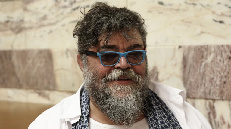Πόλεμος για τον Κραουνάκη και τον στίχο “ο εχθρός θα φάει το μ@@@ του"