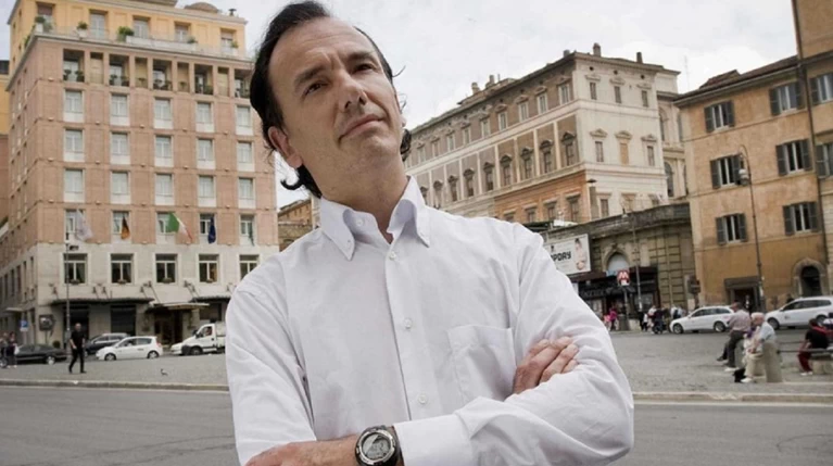 «Ξαναχτύπησε» ο Ιταλός φαρσέρ: «Πέθανε» τον Ράτκο Μλάντιτς