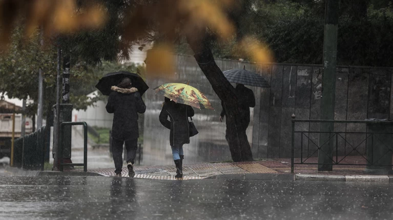 Καιρός: Ραγδαία επιδείνωση την Παρασκευή - Kαταιγίδες και χιόνια