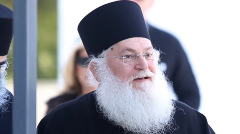 Στο νοσοκομείο ο ηγούμενος της Μονής Βατοπεδίου Εφραίμ μετά από τροχαίο