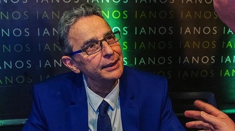 νικος σταθούλης