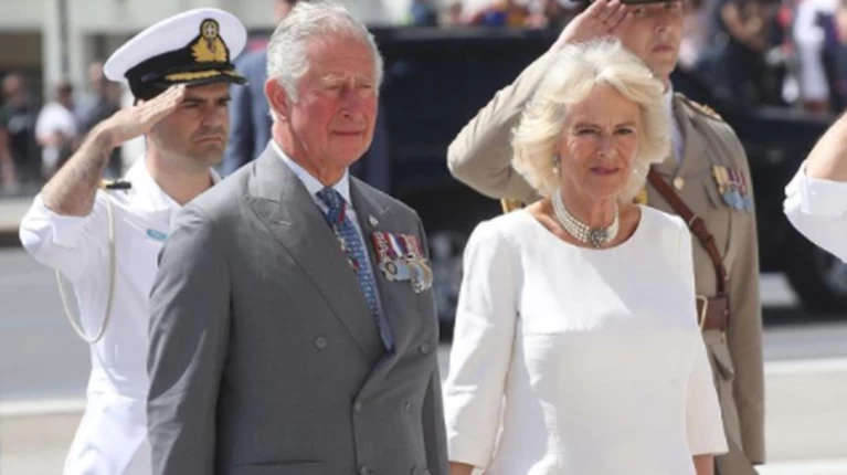 Πρίγκιπας Κάρολος και Καμίλα: Πώς επιβεβαίωσαν την επίσκεψή τους στην... | People &amp; Style Ειδήσεις