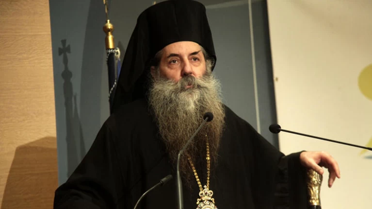 Νέο παραλήρημα του Περαιώς Σεραφείμ κατά πολιτικών και ομοφυλόφιλων
