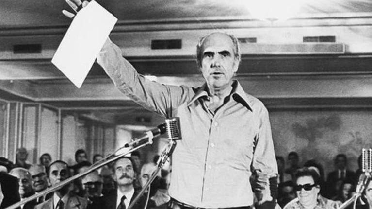 Ένα διαφορετικό πορτρέτο για τον Ανδρέα Παπανδρέου από τη Μυρσίνη Ζορμπά
