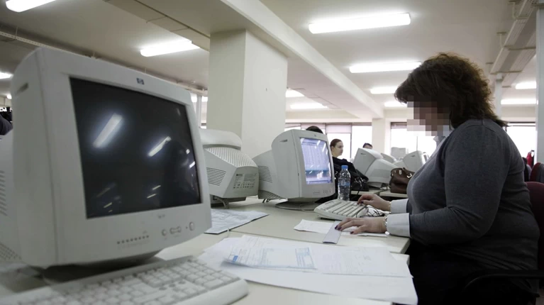 ΣΥΡΙΖΑ: Ζητά διευκρινίσεις για συμβασιούχους και προσλήψεις στο Δημόσιο