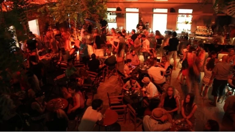 23. Η νυχτερινή διασκέδαση κρατά μέχρι τις πρώτες πρωινές ώρες