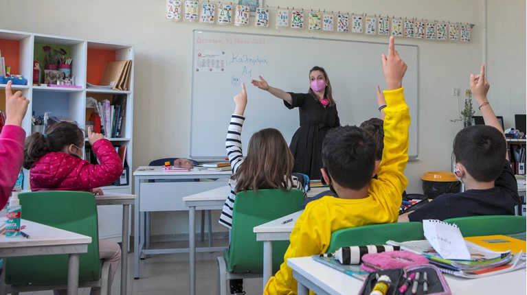 Psaltopoyloy Ti 8a Krinei An 8a Kleisoyn H Oxi Ta Sxoleia Ellada Eidhseis