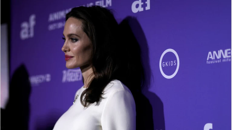 ANGELINA JOLIE