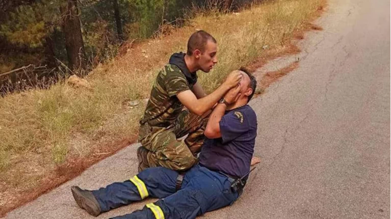 Φωτιά Στρατιώτης Πυροσβέστης