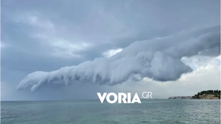 Kataigida Sth Xalkidikh Synnefo Ginetai Ena Me Th 8alassa Entypwsiako Ellada Eidhseis