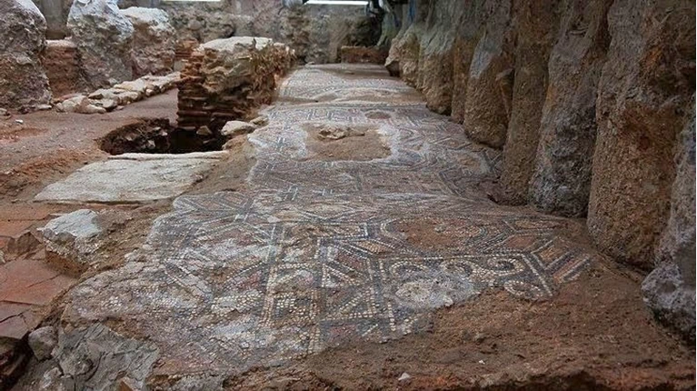 μετρο βενιζελος αρχαια