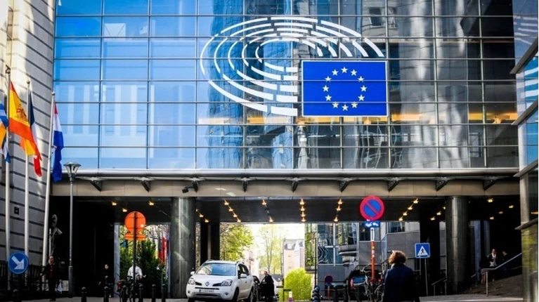 ΕΕ