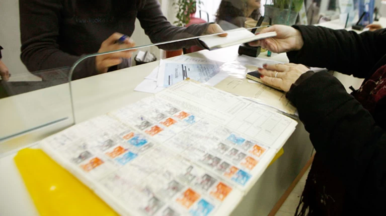 Σκληρό παζάρι και για τη μείωση των ασφαλιστικών εισφορών