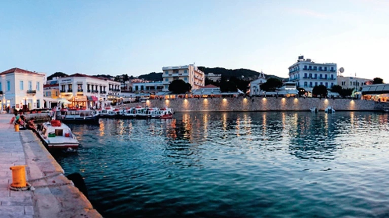 Διαψεύδει ο Μάρδας ότι οι Σπέτσες θα γίνουν το ελληνικό Νταβός
