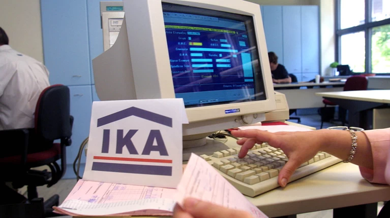Κατά παραγγελία πλαστά ένσημα από υπάλληλο του ΙΚΑ με το αζημίωτο