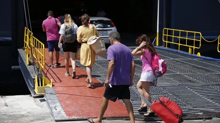 Ακτοπλοΐα: 46% μειώθηκαν οι επιβάτες στα χρόνια της κρίσης