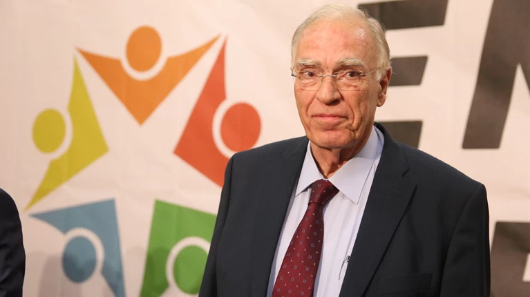 Τα γενέθλια και η...στοιχηματική τούρτα του Βασίλη Λεβέντη