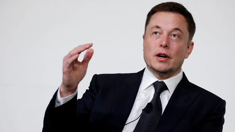 BBC: Ο Έλον Μάσκ θα βγάλει την Tesla εκτός Wall Street