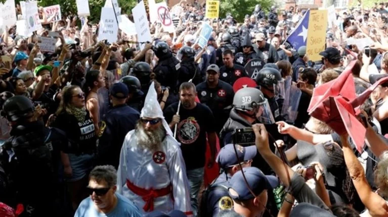 Der Spiegel: Πώς οι αμερικανοί νεοναζί σχεδιάζουν να εισβάλουν στη Γερμανία