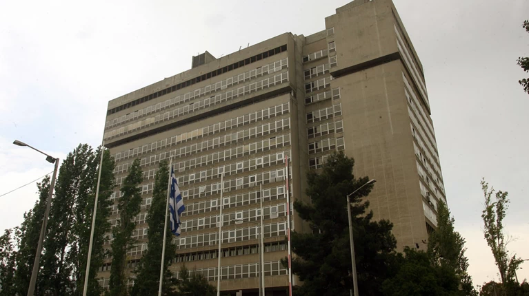 Σάλος με τα 496 ευρώ για 4 ομπρέλες στο υπουργείο Προστασίας του Πολίτη
