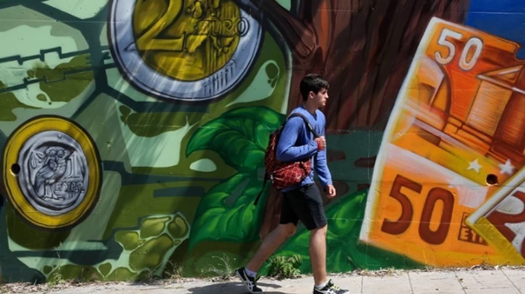 Βύθιση 42% του εισοδήματος των ελληνικών νοικοκυριών την πενταετία