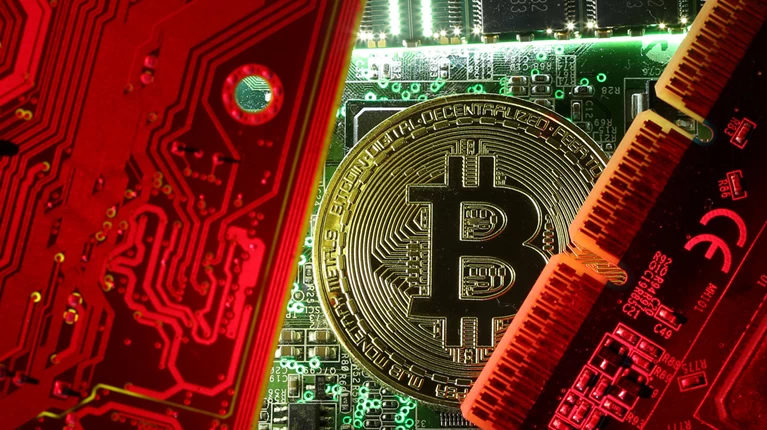 Διευρύνονται οι απώλειες για το Bitcoin, υποχώρηση 30% από υψηλό 18 μηνών