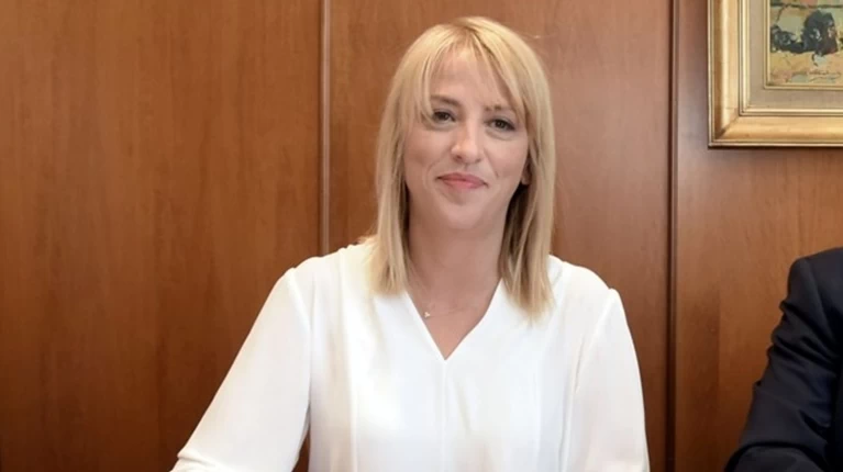 Στον ανακριτή για τις φονικές πλημμύρες στη Μάνδρα η Ρένα Δούρου