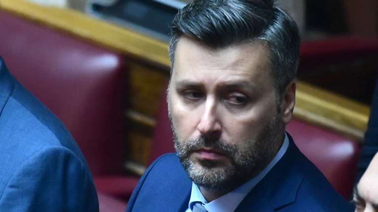 Ο Καλλιάνος καταγγέλλει απόπειρα διάρρηξης από κουκουλοφόρους