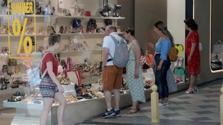 Θερινές εκπτώσεις 2019: Στα ίδια ή σε χειρότερα επίπεδα
