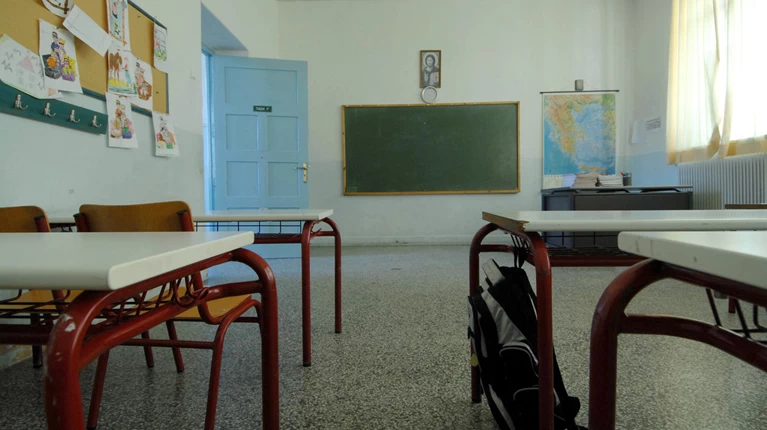 Χανιά: Πατέρας σε διάσταση χτύπησε τη δασκάλα του σχολείου